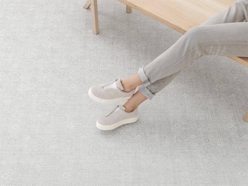White/Black Large Woven Floor Mat P86055