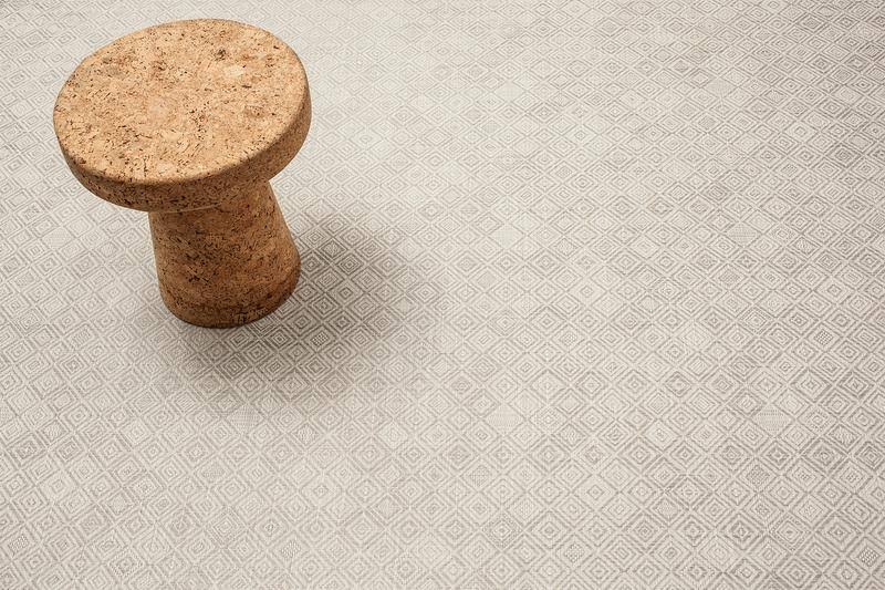 White/Black Large Woven Floor Mat P86055