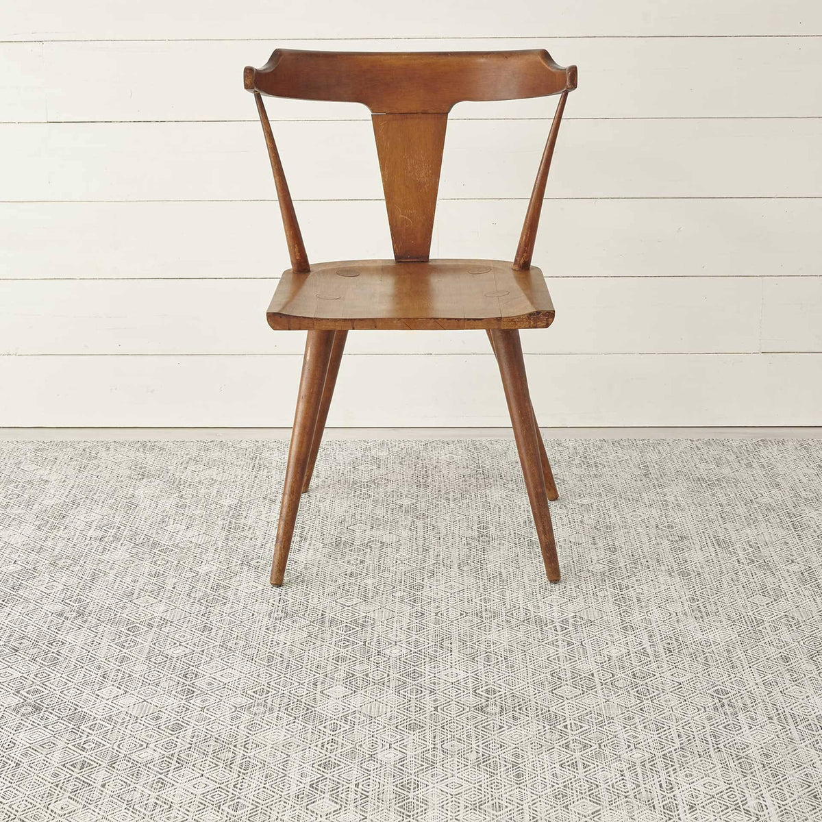 White/Black Large Woven Floor Mat P86055